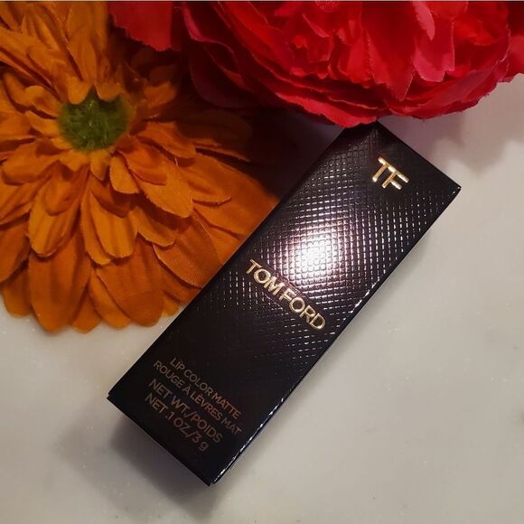 Tom Ford Satin Lipstick In EQUIS (Nude Rosey Brown) - Picture 14 of 17